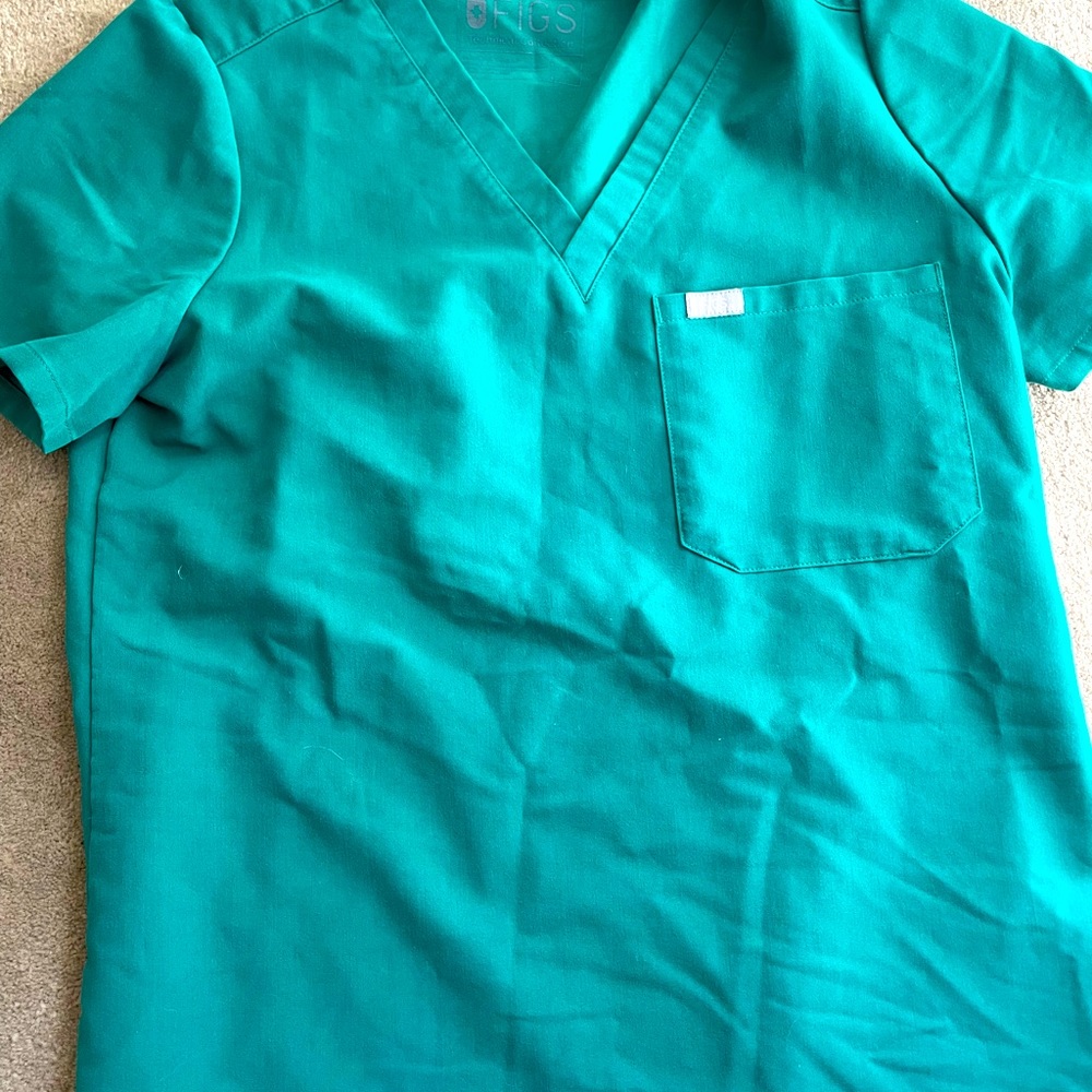 Figs scrub tops